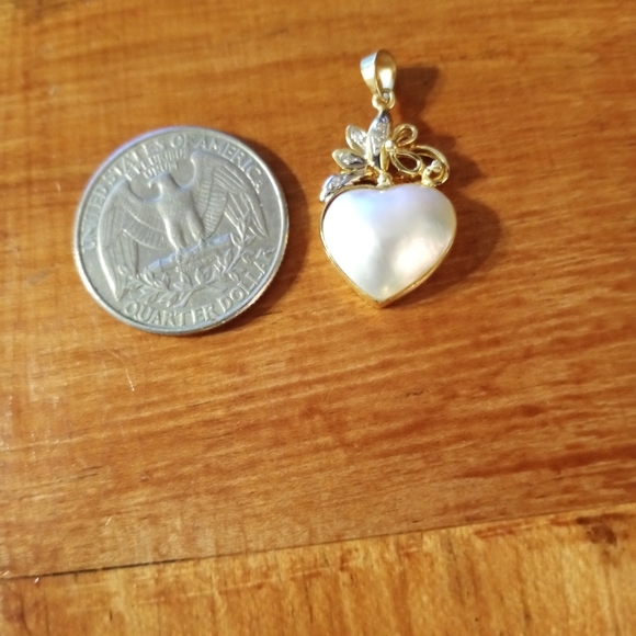 18K Yellow Gold Heart-Shaped Mabè Pearl and Diamond Pendant - Picture 4 of 4